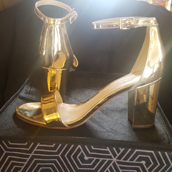 unisa gold shoes